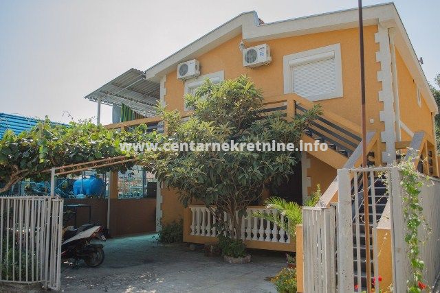 Kuca i poslovni prostor u Sutomoru